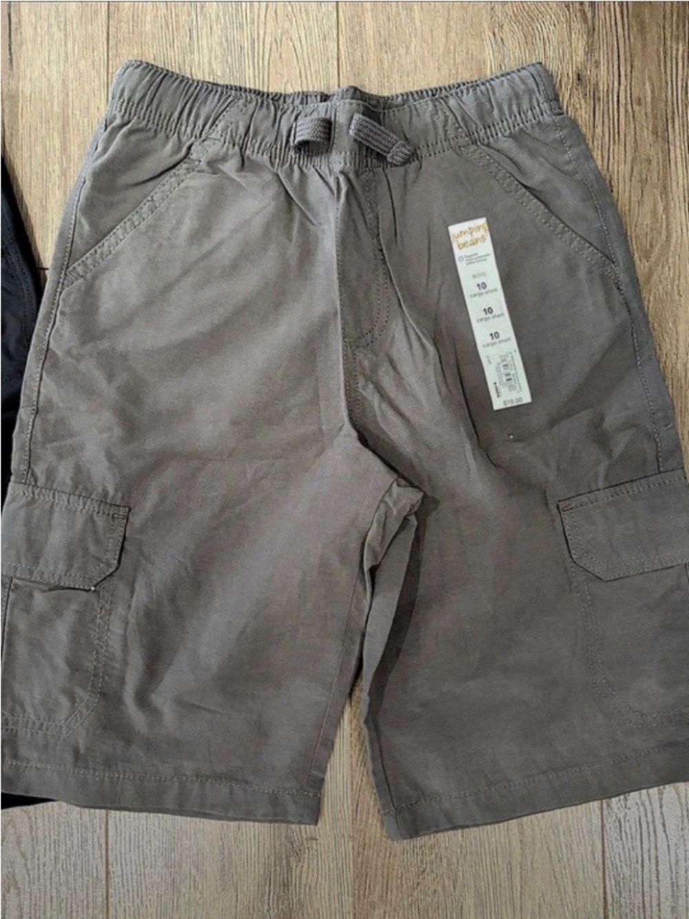 NWT Jumping Beans Boys Gray Cargo Shorts. Boys size 10